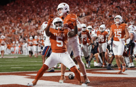 Manning throws 2 early TD passes to Coleman to help No. 1 Texas beat UTSA 30-6